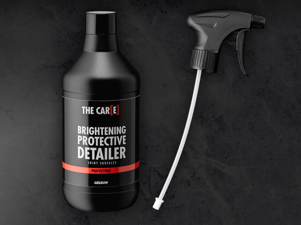 Revitalizing and protective quick detailer spray 500ml specifically for glossy car surfaces