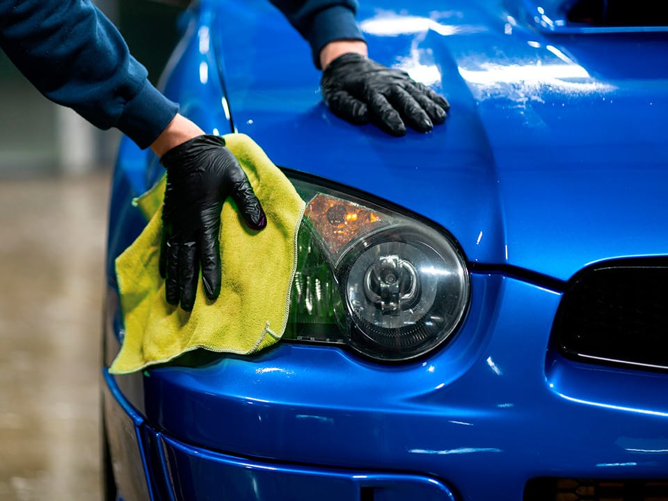 L’elimina resina auto The Care si applica facilmente garantendo risultati professionali in pochi passaggi